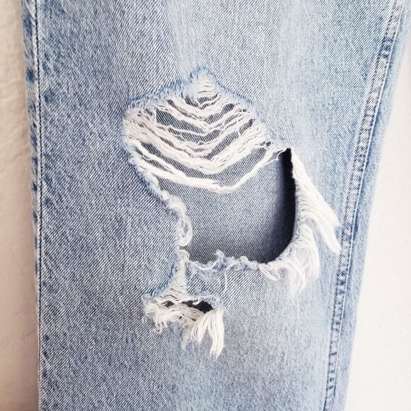H&M Ultra High Waist 90's Baggy Jeans Distressed Knee Light Blue Wash Size 10 - Picture 14 of 15